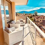 Attico Palazzo Di Vetro アパート ルイーノ