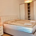 アパート Attico Palazzo Di Vetro *
