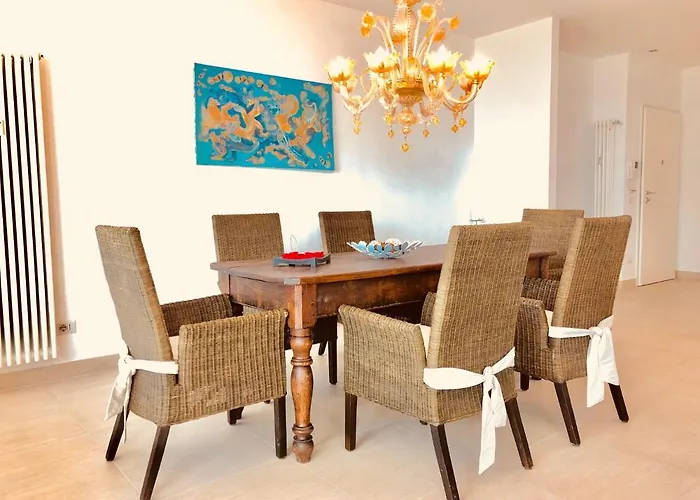 Attico Palazzo Di Vetro 아파트 루이노