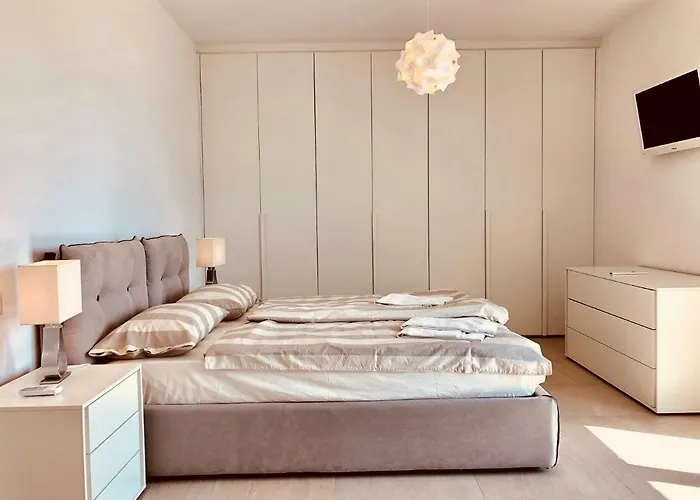 Attico Palazzo Di Vetro 아파트 루이노